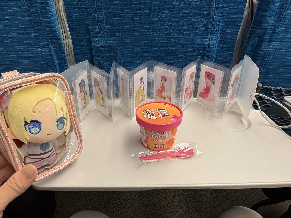 orca_bronze's tweet photo. アイス食べながら離脱 https://t.co/SOwq7RvXSc