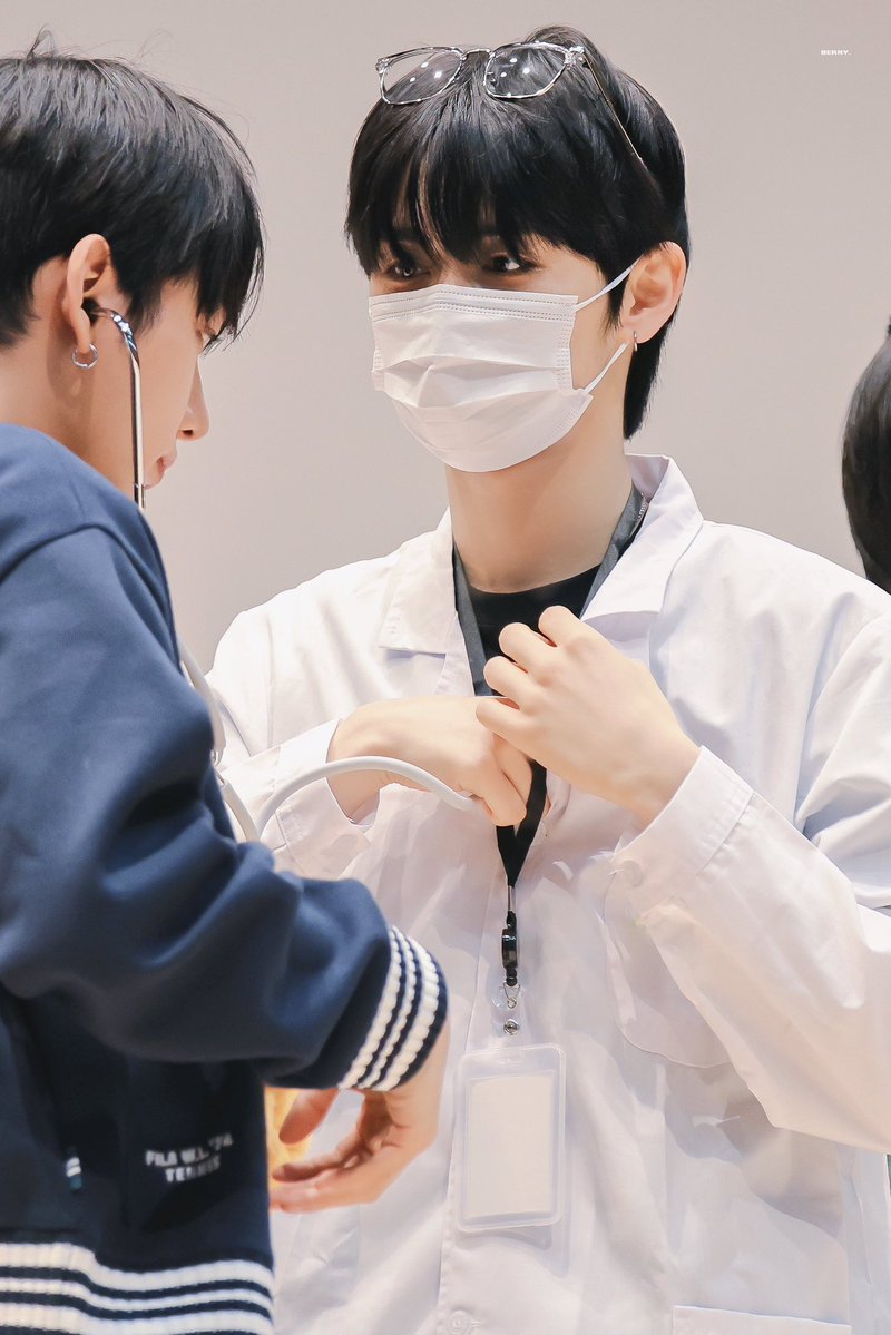 mydeardongmin's tweet photo. taesan's soft gaze on jaehyun while holding the stethoscope to his heart for jaehyun to hear.... yeah im unwell....❤️‍🩹 https://t.co/bASPHhHdAh