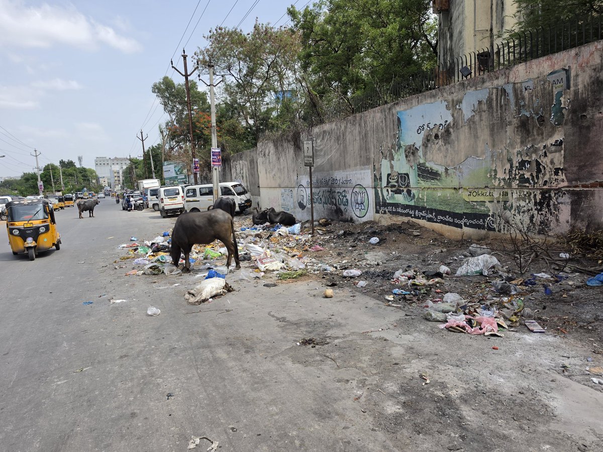 DrSNishanth's tweet photo. @MCMalkajgiri @DC_Malkajgiri 
Open garbage at Nacharam, beside Telephone exchange. https://t.co/ZY5yy5CU9w