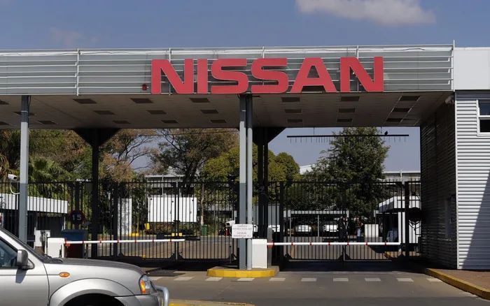 Askash's tweet photo. Chery has just taken over the old Nissan factory in Rosslyn, Pretoria - a plant that's been building cars since 1963. 

Next year they'll pour money into upgrading it, and production kicks off around the middle of 2027.

• Once up and running, the plant can churn out 50 000 cars a year
• Chery's long-term goal is to sell over 100 000 cars annually in SA
• All 692 workers who were employed by Nissan are staying on (this is wonderful news)
• Another 3 000 jobs are expected to be created up and down the supply chain (this is even more wonderful news)

For context on that 100 000 target - Toyota currently sits on top with a record 148 124 vehicles sold last year, with Suzuki and Volkswagen behind it, both under 100 000. 

Chery owns a stable of brands that include: Chery, Jetour, Jaecoo, Omoda, iCaur and Lepas. Their Tiggo 4 Pro was SA's best-selling passenger car last year.

First off the new production line will be the Jetour T-Series, the Jaecoo J5 and the Chery Tiggo Cross.

What do you make of it - is this a sign of who's winning the price war?