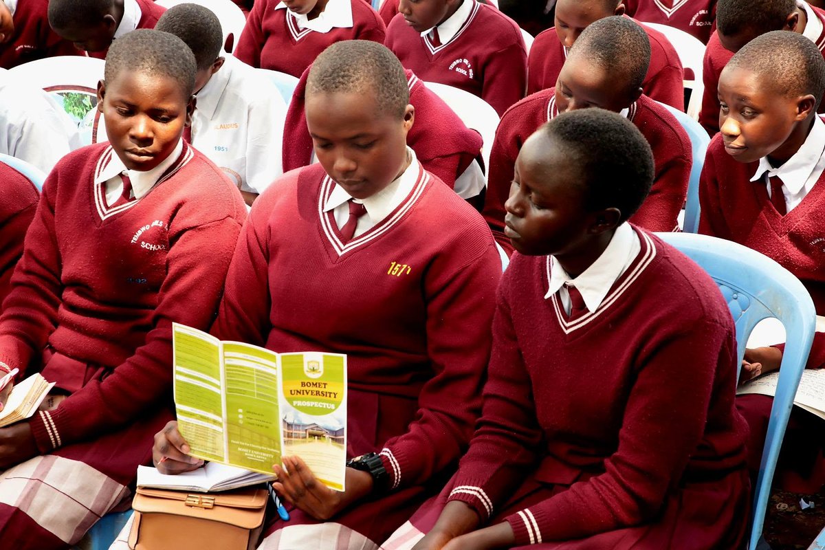 bometuniversity's tweet photo. Bomet University, led by the Career Advisory, Alumni and International Students Department, participated in a Career Fair at Kaplong Boys Senior School, guiding students under the Competency-Based Education (CBE) and 8-4-4 education systems in making informed career choices. https://t.co/1keK6mDuZH