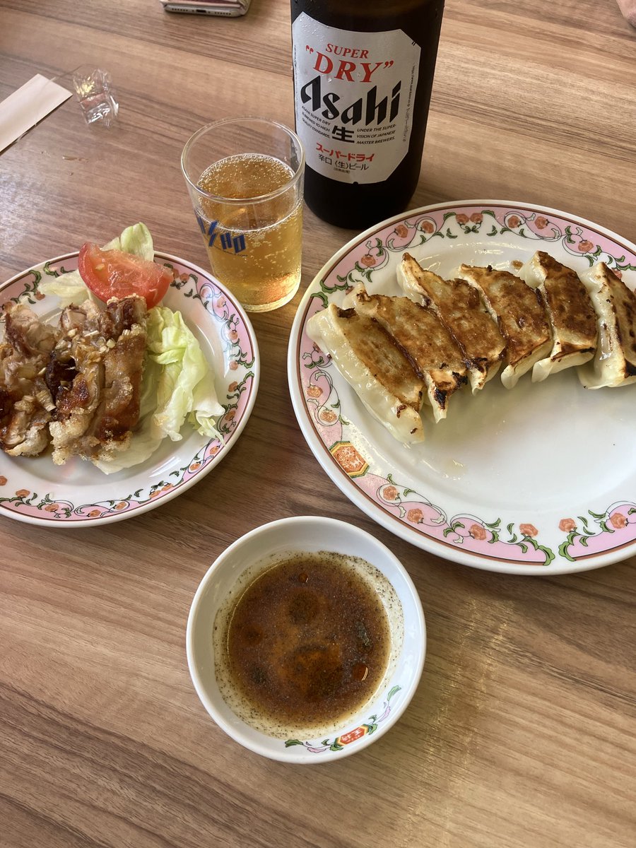 komkon's tweet photo. バーミヤンで今生ビールクーポンで200円引きなのに瓶ビール頼んじゃったぜぇ〜😅わいるどだろぉ⁉️ https://t.co/46kjlH0pi9