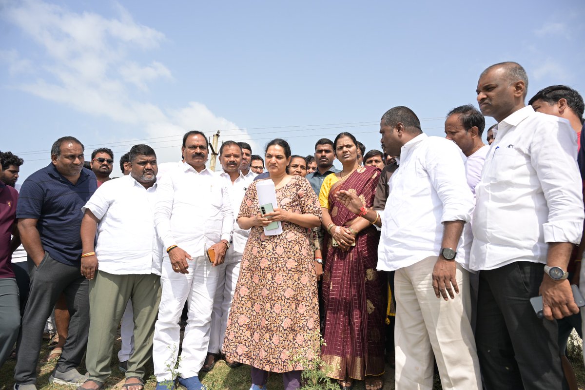 MC_Cyberabad's tweet photo. One Ward Every Day | Reviewing Civic Issues at Beeramguda
As part of the One Ward Every Day programme, the Commissioner, Cyberabad Municipal Corporation, along with the Zonal Commissioner, Deputy Commissioner, and officials from various departments, visited:
📍 Serilingampally Zone → Ameenpur Circle → Beeramguda Ward
The Commissioner interacted with residents and RWAs at Tulasivanam and reviewed civic issues raised by the local communities.
📌 Issues discussed:
• CC roads, UGD lines, and drainage overflow issues
• Storm water drains and nala cleaning
• Streetlight repairs and pending civic works
• Development of Tulasivanam and parks
• Water supply and door-to-door waste collection
• Road encroachment-related issues
• Graveyard development and community facilities
The Commissioner directed the concerned departments to examine the issues raised, take up priority works, and coordinate with the respective line departments for necessary action.
Every ward matters. Every citizen's voice counts.
#OneWardEveryDay #CitizenFirst #TeamCMC #Cyberabad
@jayesh_ranjan @TelanganaCS @TelanganaCMO @IPRTelangana @CMC_Offcl @ZC_SLP @ZC_Kukatpally1 @zcquthbullapur @GummallaSrijana