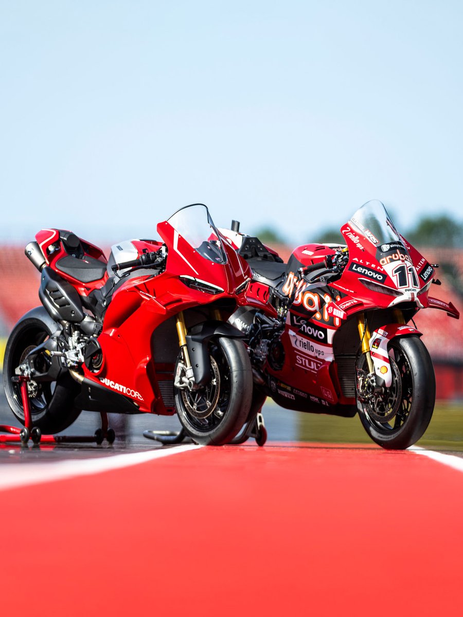 DucatiMotor's tweet photo. Weekday suit vs weekend suit https://t.co/fKc4a5mxee