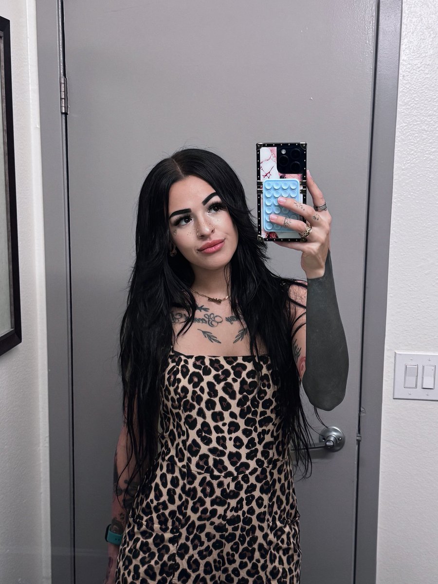 skiesmariex's tweet photo. Having a birthday during mercury retrograde in Cancer is not for the weak. 🤠🥲 https://t.co/KL5lLTQ0A5