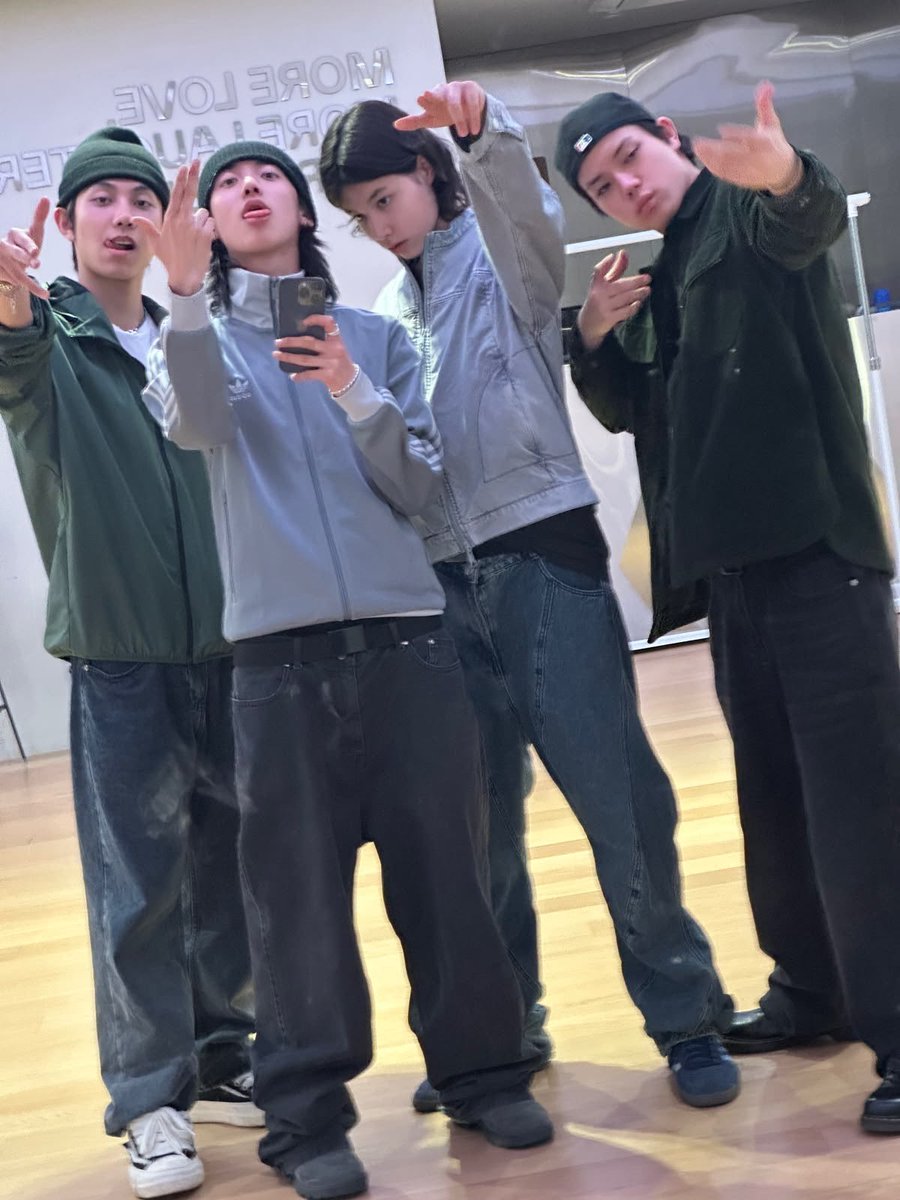 iliwoojin's tweet photo. The coolest group everrrrr. https://t.co/BOukJuCjab