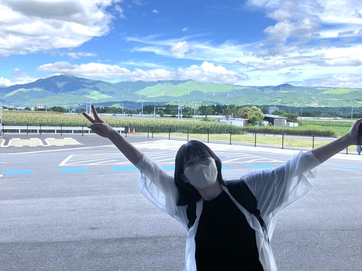 nao_azumi_714's tweet photo. 熊本に行ってきたー！🐻

飛行機降りた瞬間くまモンラッシュでテンション爆上げ👏
山の景色も綺麗すぎた✨

アイプリデビューパーティーDXにも遊びに行けたよ🩵
プリトモのみんながめちゃくちゃ元気&amp;おしゃれ💄♡

馬刺しはマストだよね🐴

また絶対熊本行きたい！！
熊本最高！ https://t.co/IfgDTE77gW