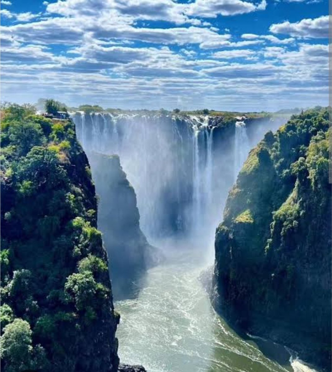 KennedyMar33798's tweet photo. Among the key issues expected to dominate discussions between the Zulu King and President Emmerson D. Mnangagwa are South Africa's immigration challenges, growing anti-immigrant tensions and the need to strengthen regional trade and economic cooperation.

#ZuluKing #PresidentEmmersonMnangagwa #regionaltrade #Economiccooperation