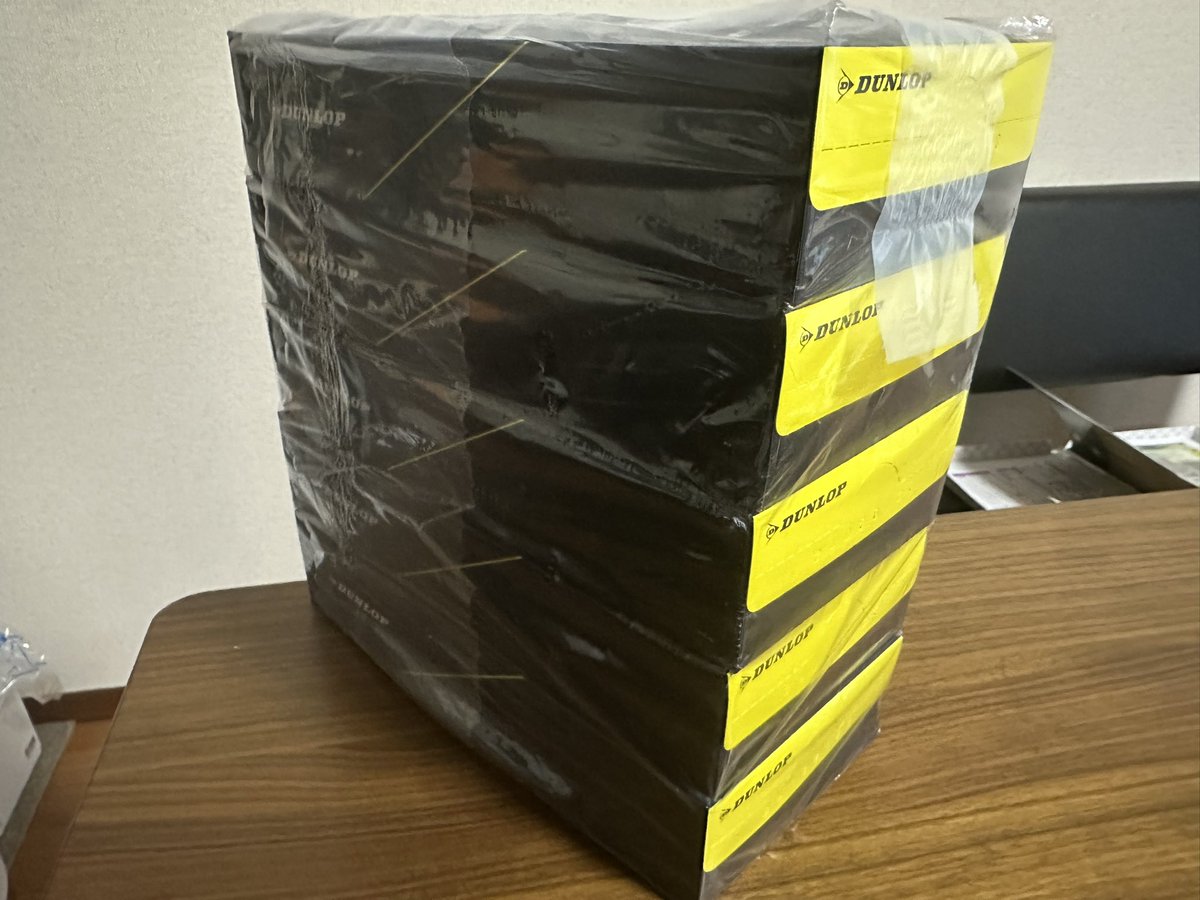 bg5b5cp's tweet photo. タイヤは14万円近かった。でも、ティッシュ5箱でちょっと得した気分（笑）
#DUNLOP https://t.co/AWlxHxyPoO