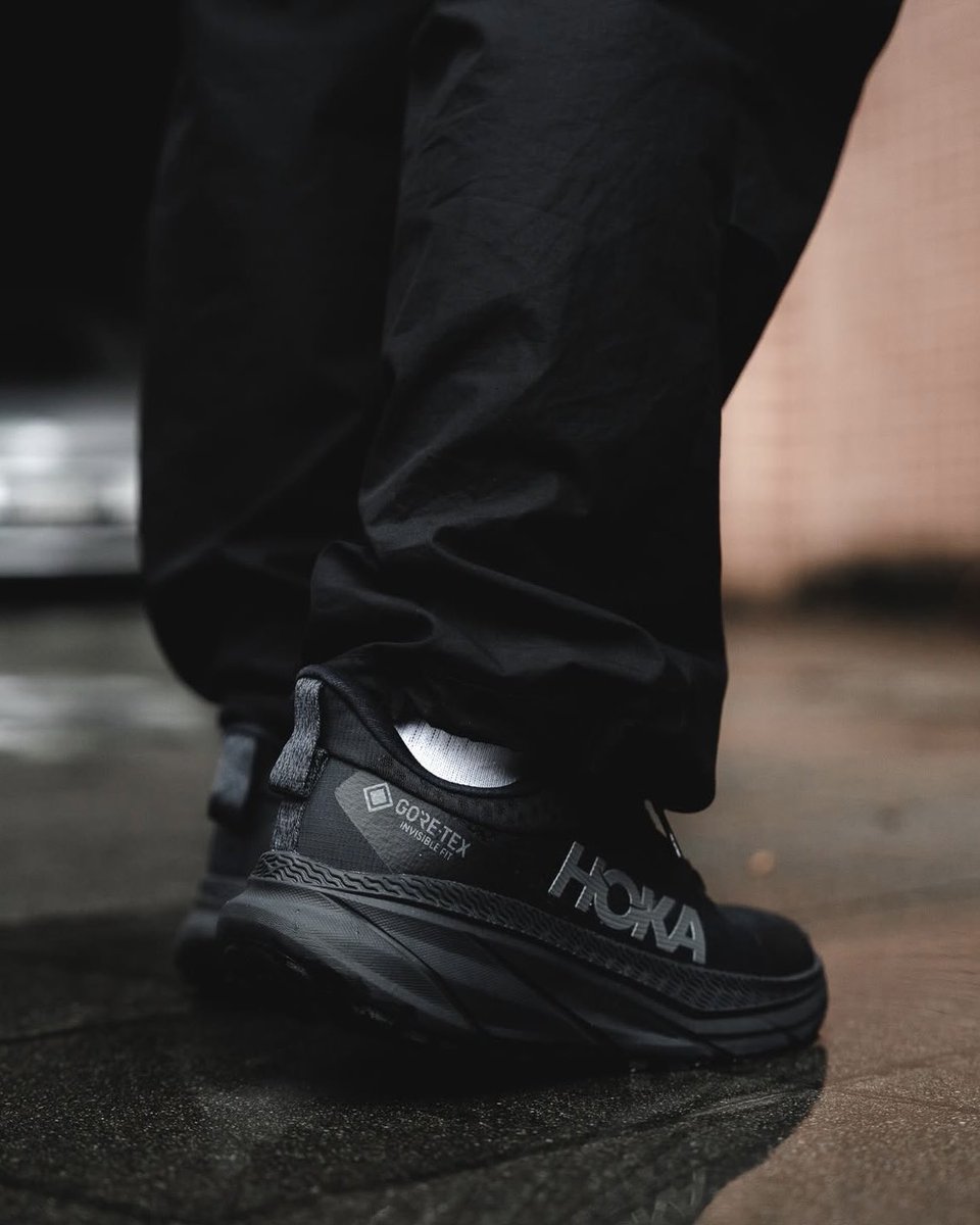 y_knman's tweet photo. HOKA ONEONEの歩きやすさ×GORE‑TEXはもう反則なんよ...
見た目もいいし値段も安いし狙い目すぎ https://t.co/YbG2NKfB8o