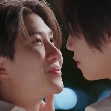 _mslunita's tweet photo. my theory based on p'yossie's song: earnkhun will be in love, maybe sleep together eventually. but earn WILL have to marry the other guy and he'll want to keep seeing khun on the dl but khun doesnt want to be That Guy and he breaks it off with earn and theyre both heartbroken </3 https://t.co/GEG17E7pEb