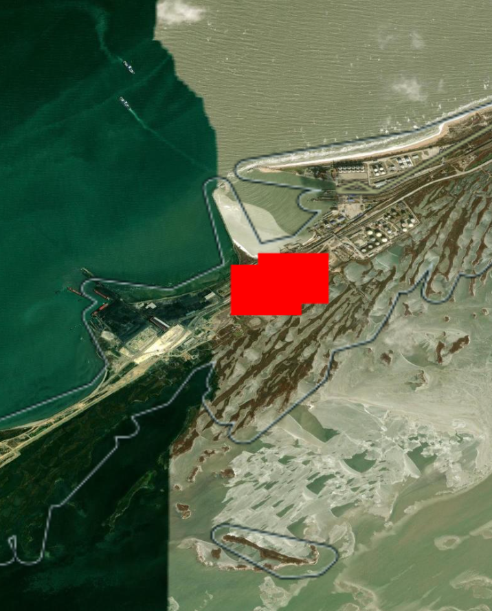 Osinttechnical's tweet photo. Ukrainian attack drones successfully hit Russia's oil product handling complex at the port of Kavkaz overnight, setting it on fire. 

The Yugneftekhimtranzit-owned terminal had supported fuel transport to Crimea. https://t.co/63yWmAjM4r