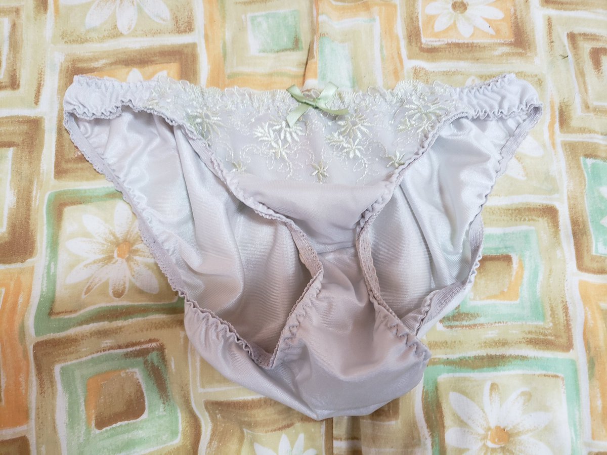 sakura_uriko01's tweet photo. まだまだあります！
#下着売ります #パンツ売ります
#靴下売ります https://t.co/tACwomQRy7