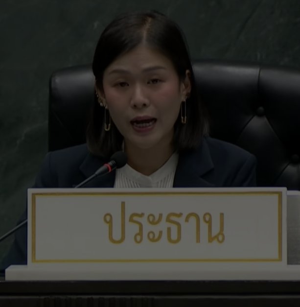 sirotek's tweet photo. ประธานสภาหญิงคนแรก! "สก.เนอส" พรรคประชาชนชนะโหวตประธานสภา กทม.สปีชแรกการใช้งบประมาณให้ถูกต้องไม่ใช่เรื่องเพ้อฝัน การทำ สภากทม.ให้โปร่งใสคือ "ความปกติที่ควรมีมานานแล้ว" ย้ำ สก.ทุกคนเป็นตัวแทนทางตรงประชาชน ทำงานร่วมกันราบรื่นอีก 4 ปี #ศิโรตม์ทอล์ก #ตาสว่างกว่า https://t.co/MSoOe05bHN
