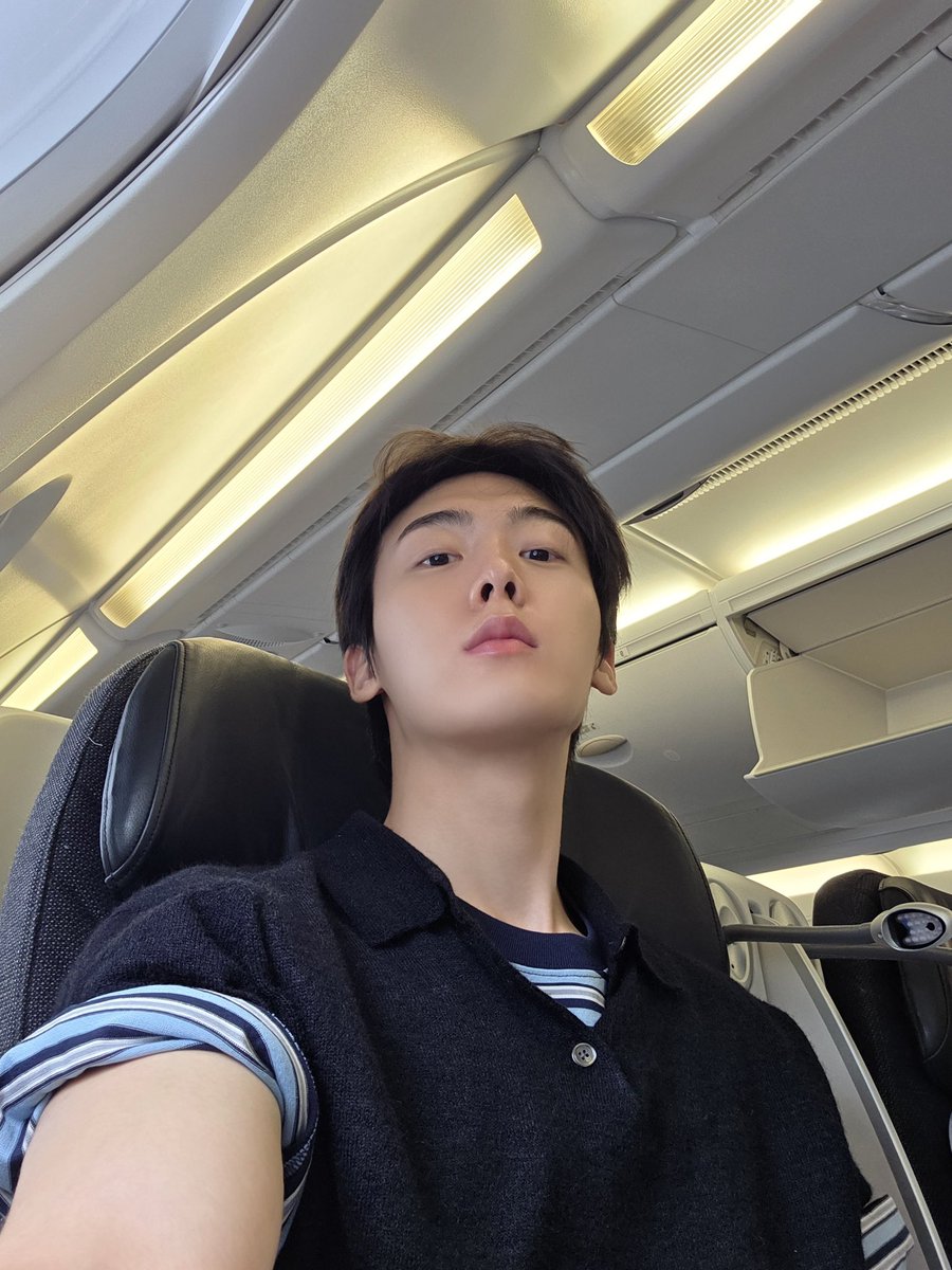 DDANSAM321's tweet photo. 머리가 예술적이에요 https://t.co/UoPrTY8IXO