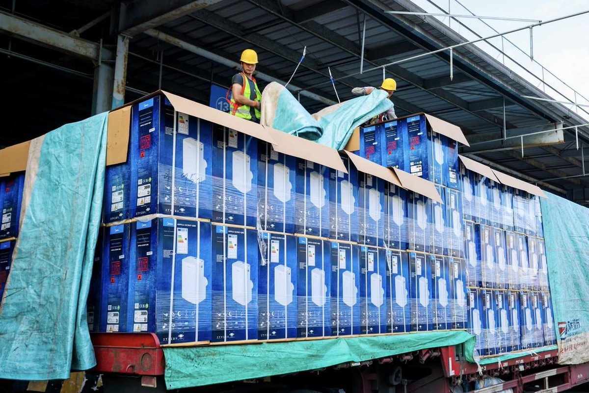 yicaichina's tweet photo. Midea has shipped 20,000 air conditioners to France to meet strong demand from local customers due to the record-breaking heatwave in Europe, the Chinese home appliance giant said today. It took Midea 3.5 days to produce the 20,000 air-cons after it received the order. https://t.co/EA4vFWPbNC