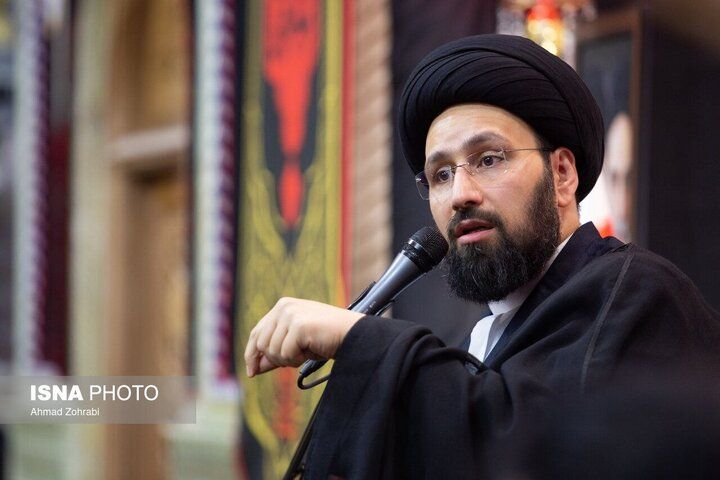 FtmNzry's tweet photo. رهبر شهید تنها پاسدارِ مرزها نبود او نگهبانِ شاکلهٔ فکریِ انقلاب بود مردی که با اخلاص و صلابت از فرونشستنِ روحِ انقلابی جلوگیری کرد و میراثِ امام را در متنِ جامعه استوار نگه داشت

#خمینی_جوان https://t.co/H14PCtGsrq
