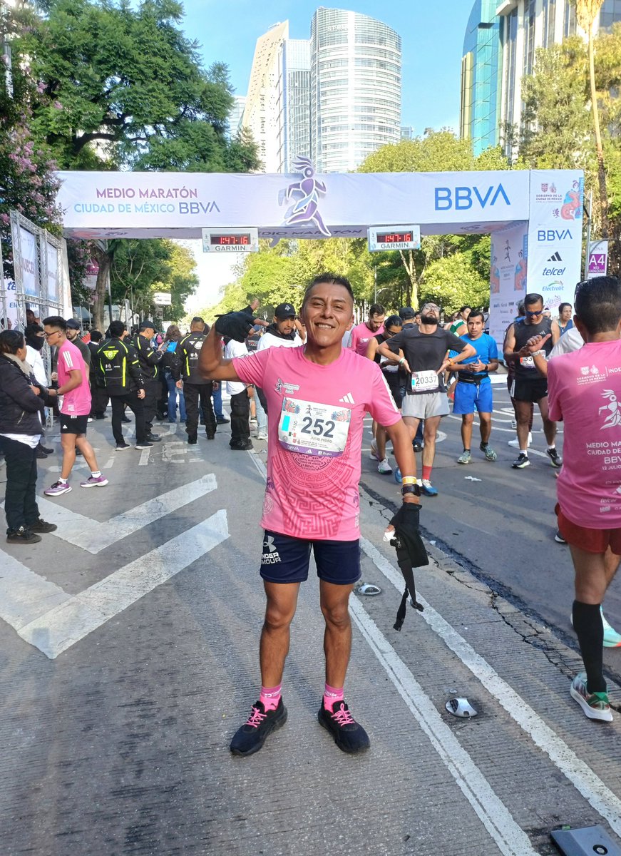 juliobikerun555's tweet photo. A pesar de la ruta desafiante, este #MedioMaraton se disfrutó. Logrado el #21K  #MedioMaratonCDMXBBVA 🟣🏃💨 #21KCDMXBBVA #MedioMaratonCDMX #21KCDMX @21KCDMX  @logrartusmetas @SumandoKMx @yoelegicorrer1 @MeEncantaCorrer @Comunirunners @ManicomioRunner @CanalRunning @CorroAMiPaso https://t.co/eNiUeBQx9M