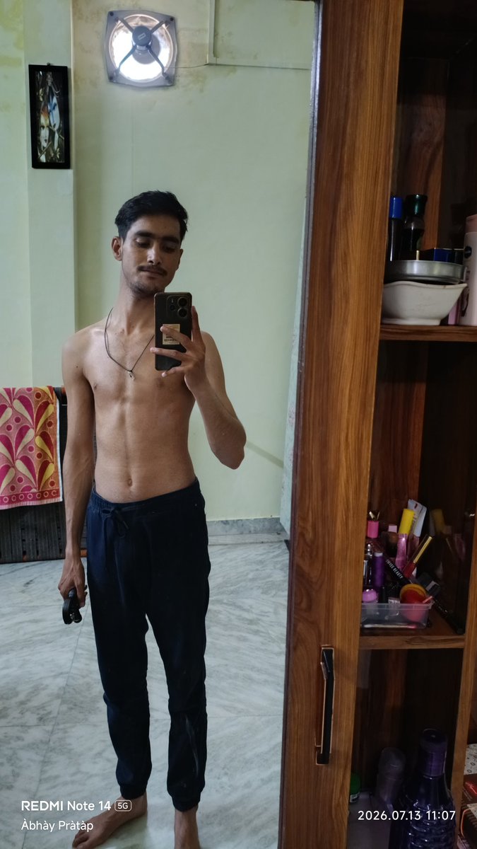ytvabhay's tweet photo. My weight 47 kg guess my age https://t.co/lYVoWoOdbw