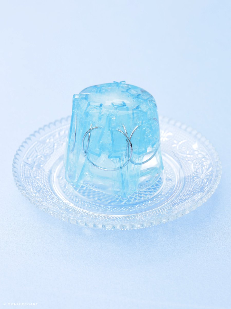 okaphotoart's tweet photo. ひんやり冷たい洗濯バサミゼリー。

水色もあります。お中元に贈ったらきっとびっくりしちゃうと思うなぁー😆透明感が涼しげですよね！？ https://t.co/G4pkZVGK6F