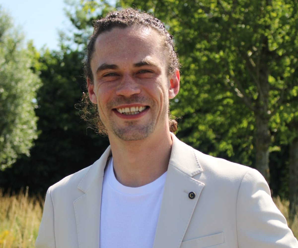 RaadslidNu's tweet photo. Steven de Rooij, raadslid namens Lux21 in de gemeente Nunspeet is deze week Raadslid van de week. Lees een interview met hem op onze website: https://t.co/vHkc9qt6iK https://t.co/lBTPMz2CYC