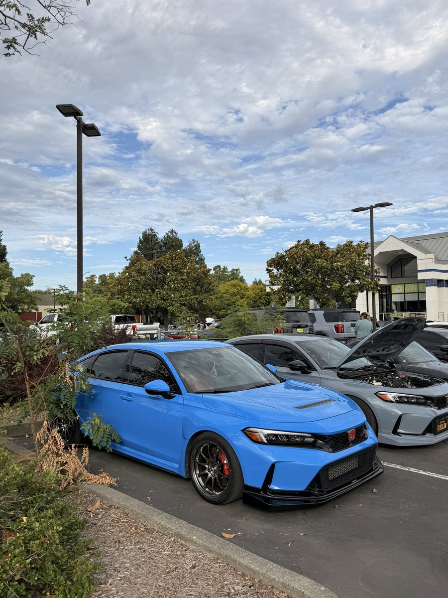 RASaaya's tweet photo. Drove up 140 miles for a meet, went to work, enjoyed the sunset after. Productive day I guess https://t.co/MMaOGvmT5w