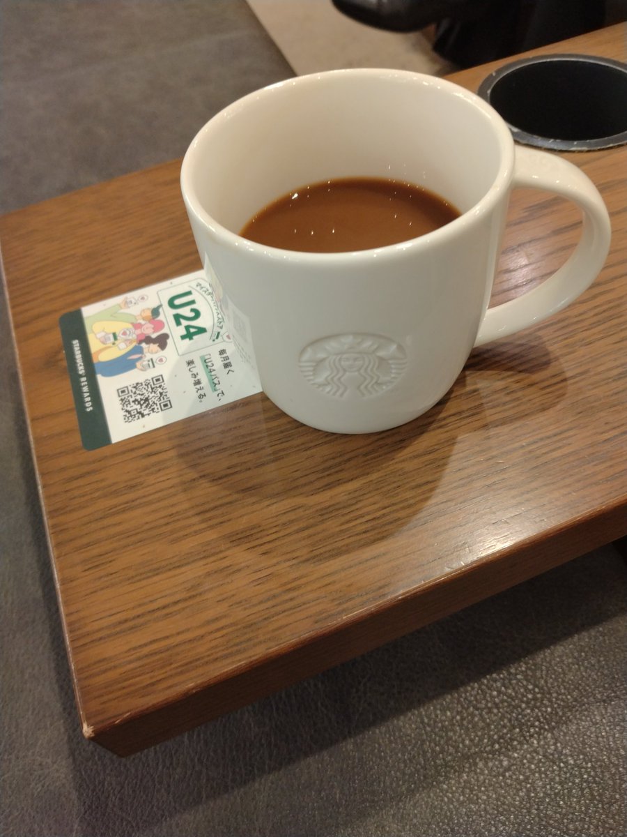 K32709482's tweet photo. 少し勉強をする為によく行っている喫茶店ではなく、今日はスタバへ。

これは集中して勉強がはかどると思いきや、後ろの女子高生がうるさい…。

まあ、喫茶店だからしゃべっているのもしょうがないと思い、学習を進めていると急に静かに。

再度、後ろを振り返ると…。

…寝てる。

もう帰れよ…。 https://t.co/FQV8DxKkQ5