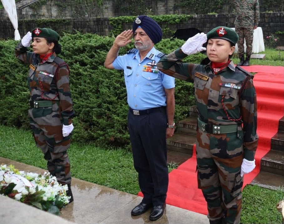 EAC_IAF's tweet photo. Air Mshl IS Walia, AOC-in-C @EAC_IAF visited the historic Kohima War Cemetery and paid solemn tribute to the brave soldiers, who had made the ultimate sacrifice for the nation. https://t.co/inpbSRgLCR