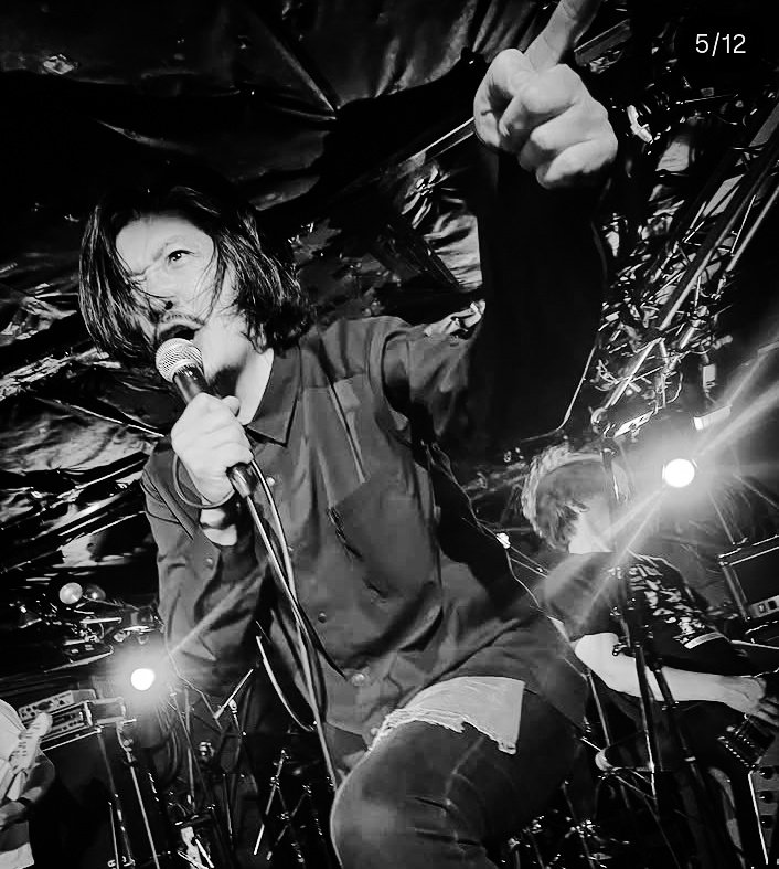 hardcoreessence's tweet photo. Daydream Slaughterの終演!!!

真夏真昼下北
企画名如く
外の昼が
中の夜を照らす
繰り返し繰り返す白昼夢
全バンド見事にスローター

新潟編が有るとか無いとか
記憶が曖昧 デイドリーム

ネクスト
怒涛の7月最終
7.19(日) 新潟WOODY
また現場で

#REDNECKS
#BAREBONES
#CONTRASTATTITUDE
#DERIDE https://t.co/jVzrzvM0zL