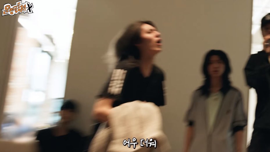 요비 tweet media