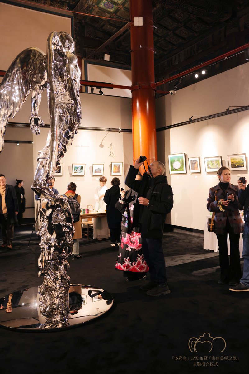 kiralintzen's tweet photo. Step into today’s pop-up art session—handmade fiber art installations, live music vibes, and a chance to chat with the creators! No ticket needed, just your curiosity. Come feel the colors! https://t.co/lfwgyXU8MO