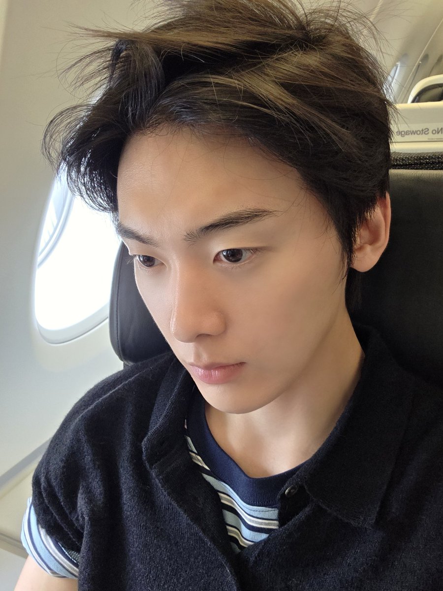 ASTROworldland's tweet photo. | WEVERSE | 

Nuevo post de SANHA 

" Taiwán fue corto pero divertido, ¡volveré la próxima vez!💜
Voy camino a Corea (¿Por qué mi cabello está así?)" 

#YOONSANHA #ASTRO #윤산하 #아스트로 https://t.co/BGSRw7h1W6