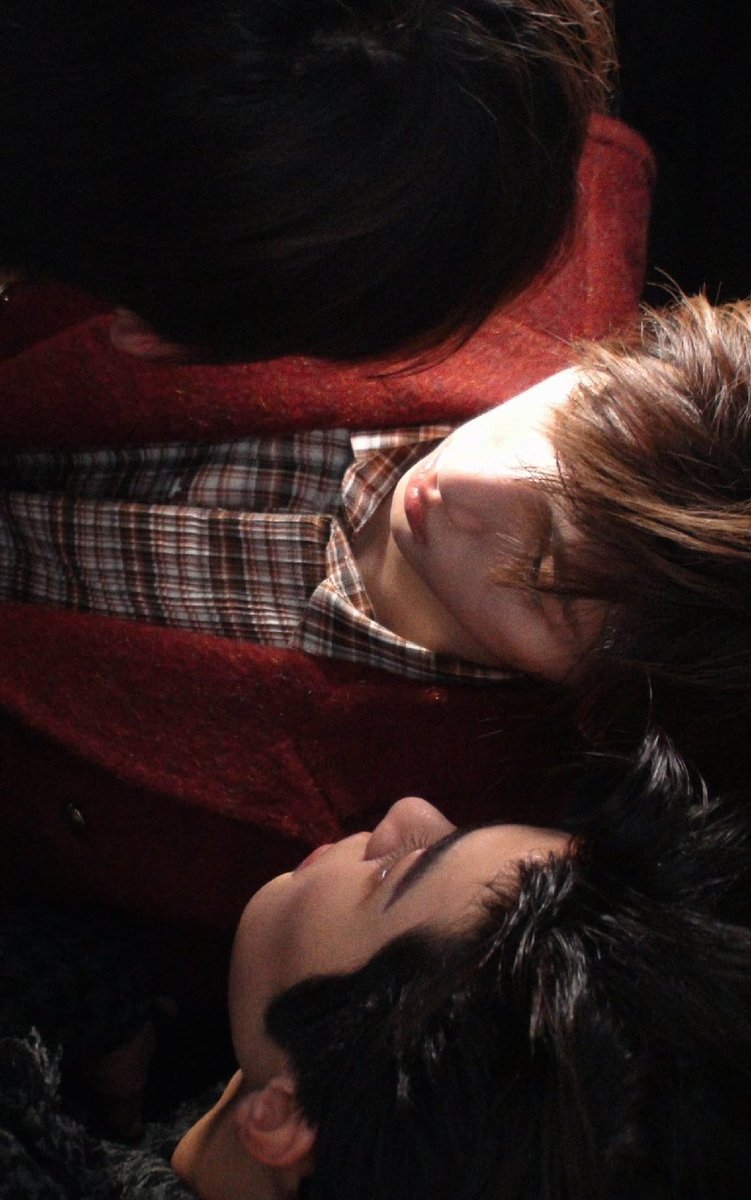 lembayungair's tweet photo. in which jju is out in the dance floor with keon, only to lock eyes with his long-time ex, hyeon

one look was all it took for him to flee the scene in tears https://t.co/yVFqmOxjgd
