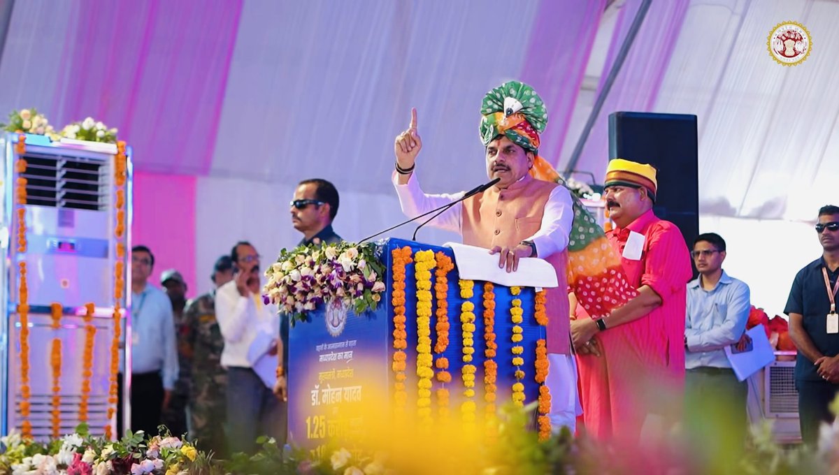 HameerPatelBJP's tweet photo. भिण्ड के लहार में माननीय मुख्यमंत्री @DrMohanYadav51 जी द्वारा 322.29 करोड़ की लागत से 56 विकास कार्यों का भूमिपूजन एवं लोकार्पण कर क्षेत्र के विकास को नई गति प्रदान की गई।
@BJP4MP https://t.co/d7daukQmxJ