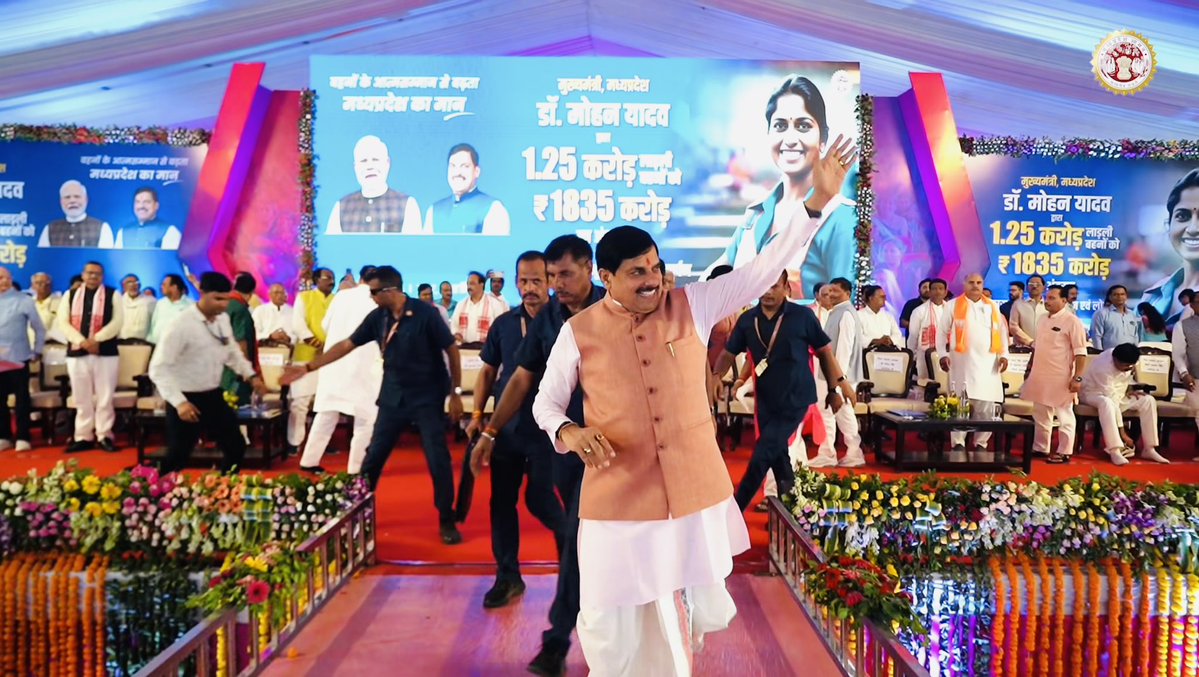 HameerPatelBJP's tweet photo. भिण्ड के लहार में माननीय मुख्यमंत्री @DrMohanYadav51 जी द्वारा 322.29 करोड़ की लागत से 56 विकास कार्यों का भूमिपूजन एवं लोकार्पण कर क्षेत्र के विकास को नई गति प्रदान की गई।
@BJP4MP https://t.co/d7daukQmxJ