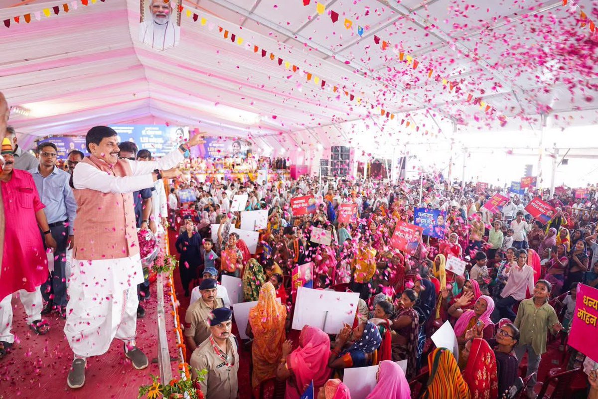 HameerPatelBJP's tweet photo. भिण्ड के लहार में माननीय मुख्यमंत्री @DrMohanYadav51 जी द्वारा 322.29 करोड़ की लागत से 56 विकास कार्यों का भूमिपूजन एवं लोकार्पण कर क्षेत्र के विकास को नई गति प्रदान की गई।
@BJP4MP https://t.co/d7daukQmxJ