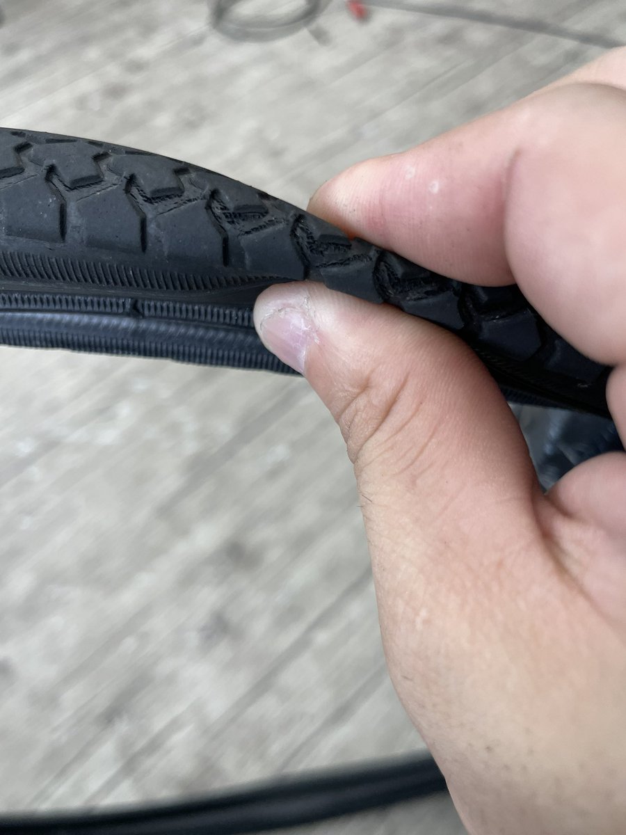 kenchan_cycle's tweet photo. 溝もまだありヒビも少し程度ですがお客様は安全の為に、もしもの為にと交換ご希望でした🧑‍🔧今年は皆さんの自転車に対する意識の変化を直に感じます🤔自分を守り他者を守る当事者意識が広がっているそんな気がします👍
#じてんしゃ屋KENchan
#安全点検
#出張修理
#洗車 https://t.co/9eKiNWouLt