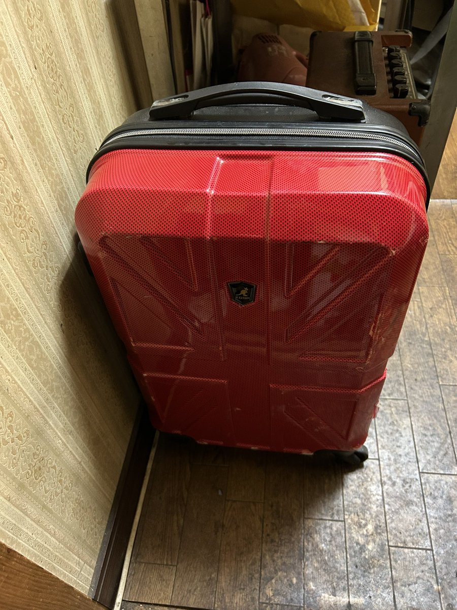 ziggyreed's tweet photo. ザ・ロック食堂の楽屋に忘れ物でございます
預かっておきます　perhaps マーボーのバッグかしら？ https://t.co/jbKswqXlMv