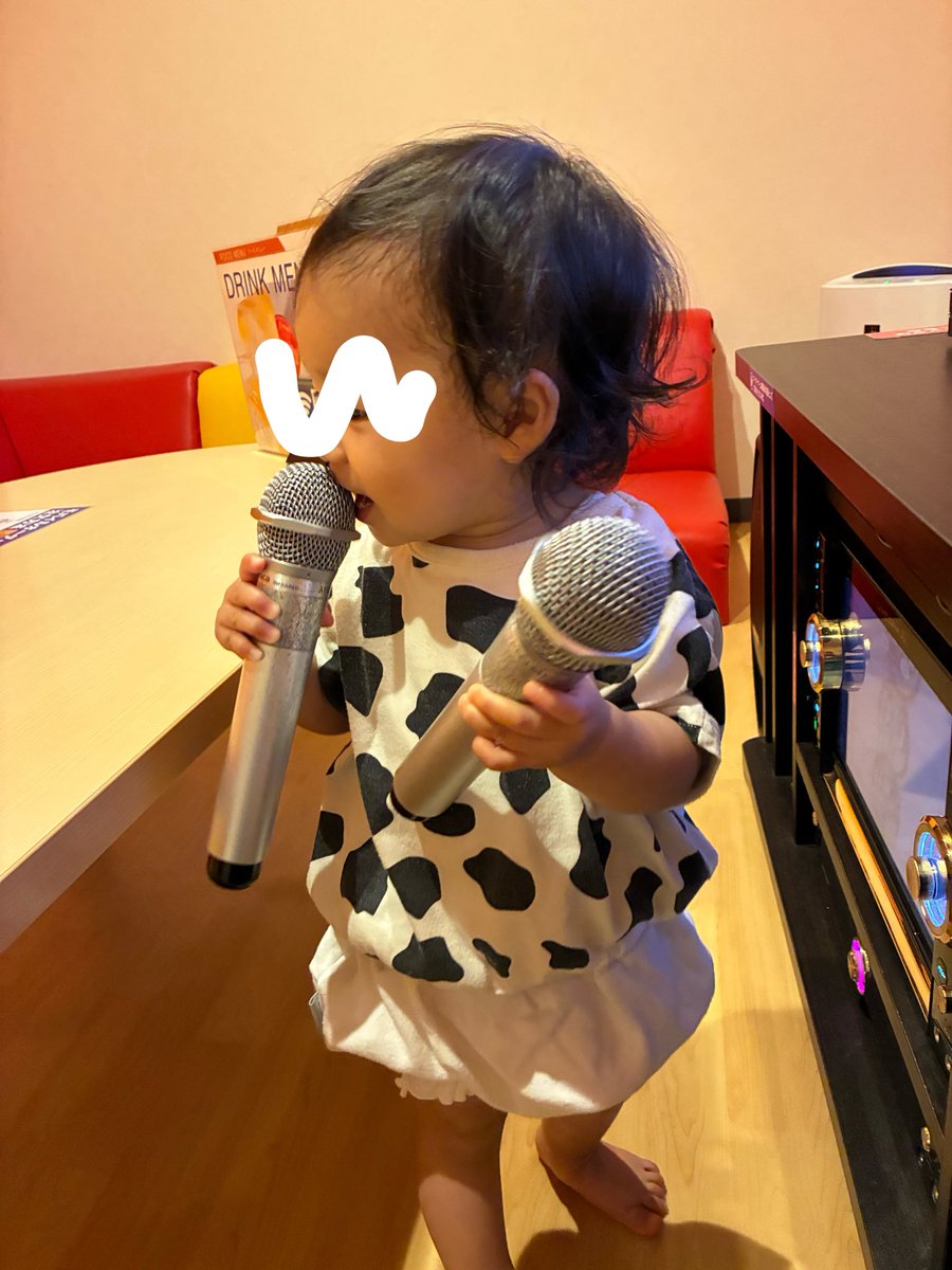 4m712boy's tweet photo. 手足口病じゃなかったし元気だし夏休み使って休んだからカラオケ行ってきたの🎤 https://t.co/fKoj8S9xhW
