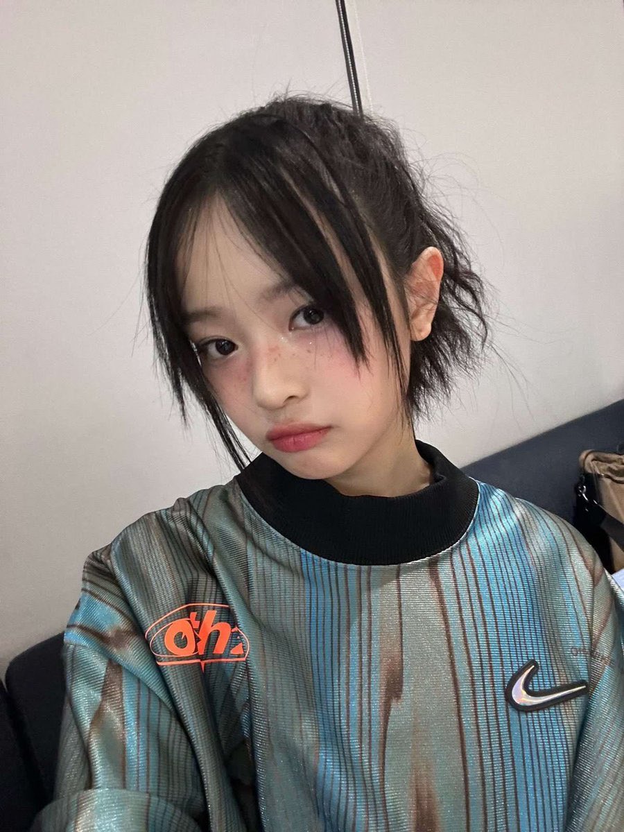 jonbeohalgeoya's tweet photo. 이거 먼가 레이싱 수트처럼 느껴지는 https://t.co/Ipr19FGTbl