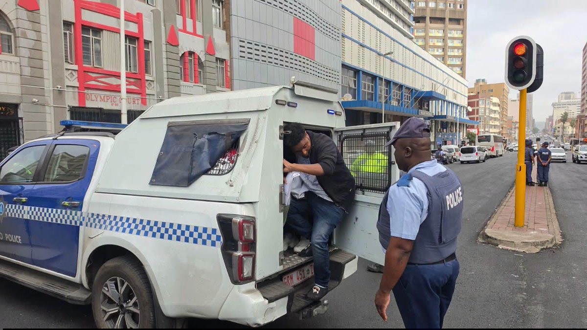 _Tee__G's tweet photo. South African police continue to enforce the country’s immigration laws.

Four Indian nationals have reportedly been arrested for allegedly employing 78 undocumented migrants at their textile factory. https://t.co/hu2BhLAT8H