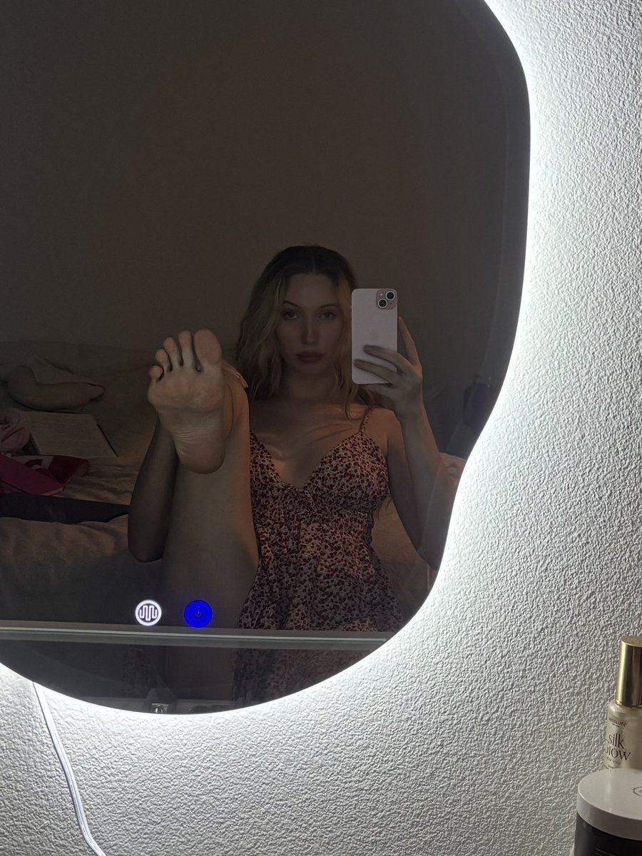 princess_romani's tweet photo. You really thought you stood a chance, you’re pathetic against me lmfao https://t.co/63CIVomoKw
