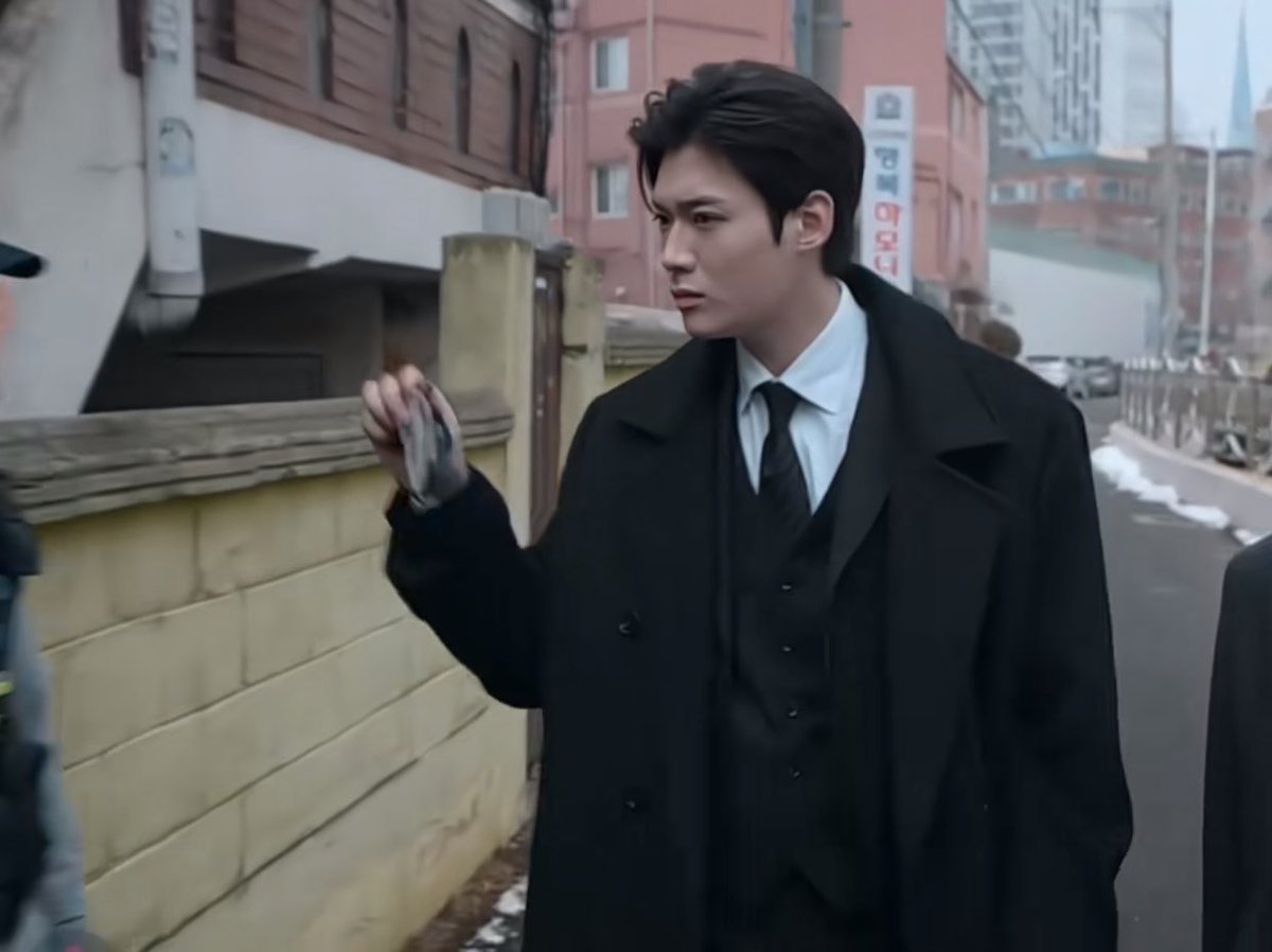 sabzwriting's tweet photo. dipikir” pak jaksa bajunya itu” aja ya, sekalinya beda malah gak pake baju😳😭

#TheProsecutorsProposal https://t.co/lFRT2ze0KS