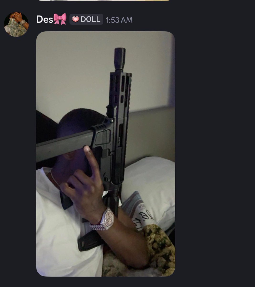 Johson_Kayden's tweet photo. This bitch des think she cute and dangerous but actually she got that picture from Pinterest fake ass https://t.co/I0GXIBPM3h