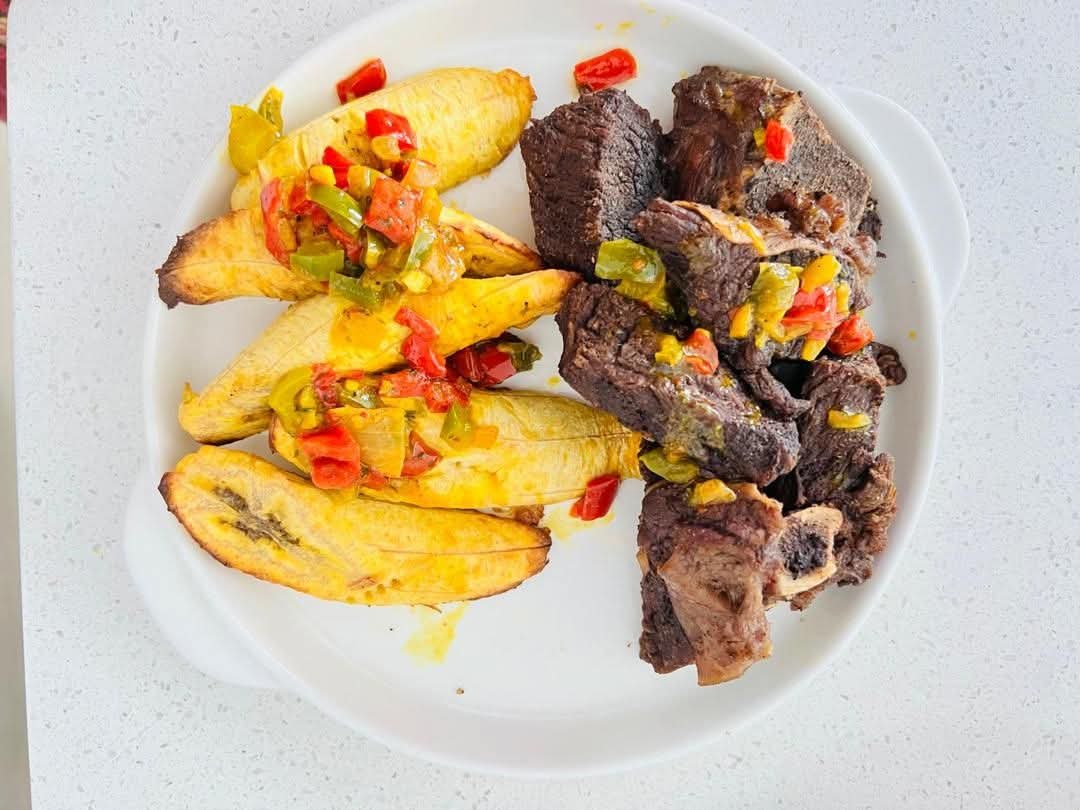 g_diets_'s tweet photo. Don't eat too late or too early.

Before 7 p.m., you should be done with food for the day.

Your first meal of the day should be after 11 a.m.

That's how you should live for the rest of your life.

Good morning.

Don't forget to reach out for a well-structured meal plan. https://t.co/D5qNw2L8VQ