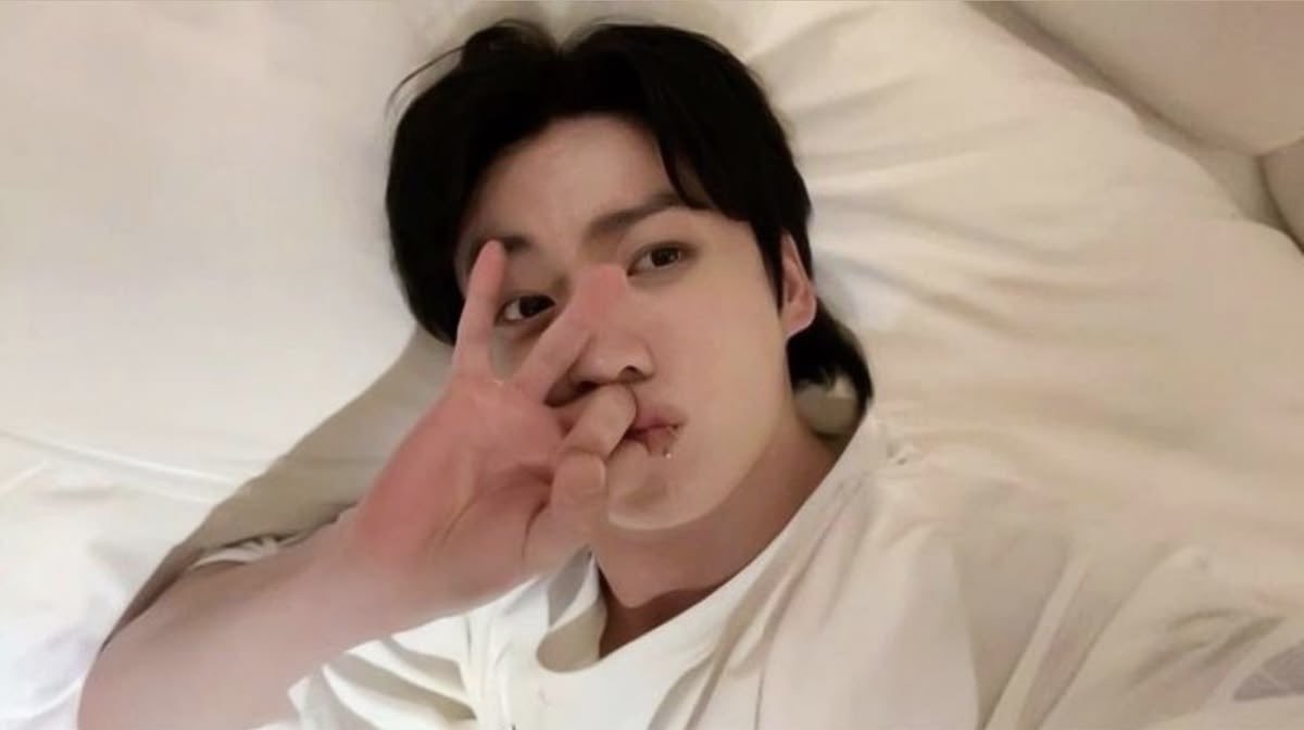 rielausm's tweet photo. — Mal besador | Au kooktae

Taehyung, se sentía excluido por parte de sus amigos al sentirse tan virgen por no haber dado su primer beso, así que estaba decidido a hacerlo con Jungkook, su mejor amigo

#kooktae #au #kookv https://t.co/q3eP5CZJM9