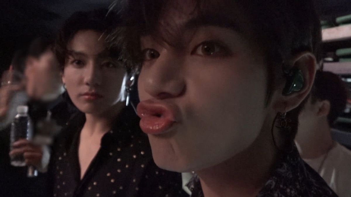 rielausm's tweet photo. — Mal besador | Au kooktae

Taehyung, se sentía excluido por parte de sus amigos al sentirse tan virgen por no haber dado su primer beso, así que estaba decidido a hacerlo con Jungkook, su mejor amigo

#kooktae #au #kookv https://t.co/q3eP5CZJM9