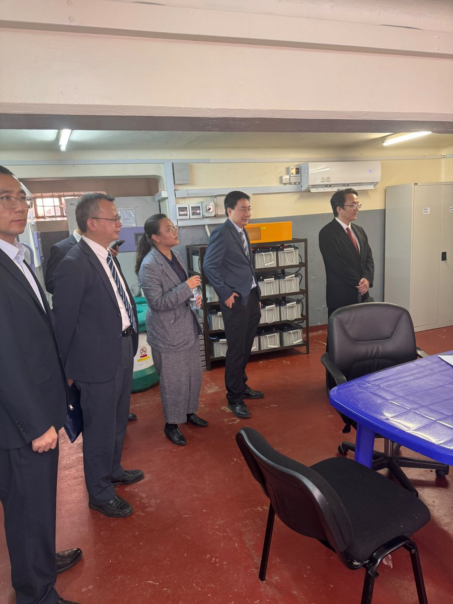 Lung_Institute's tweet photo. We were honoured to host a Chinese delegation at the  @Lung_Institute with the @ICER_Global The delegation commended Uganda's remarkable response to epidemics, particularly the successful containment of Ebola, and expressed keen interest in exploring collaboration on epidemic preparedness, response, and research. @brucekirenga @winterzie @Jackynakabira @ikimuli2020