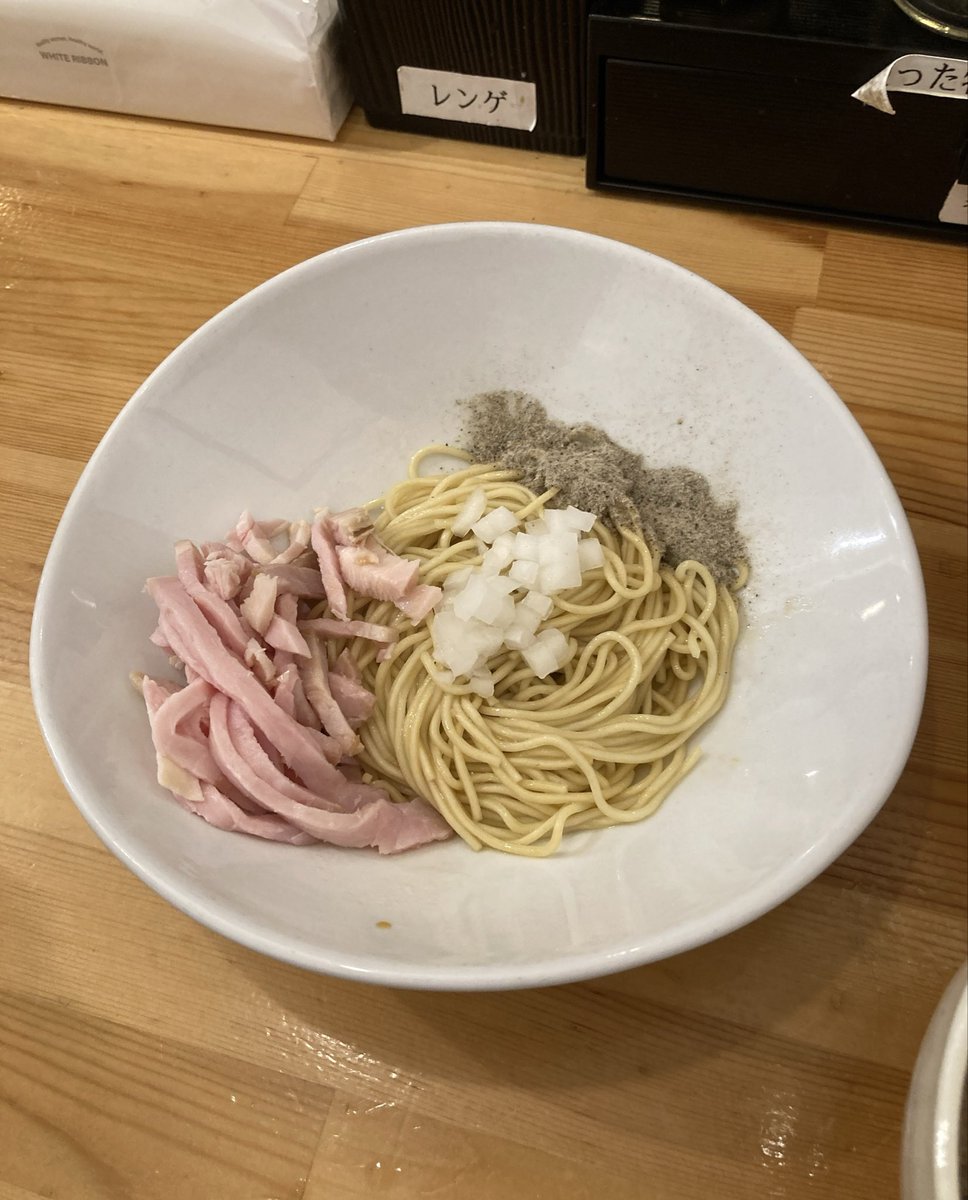 takumaru55555's tweet photo. 煮干らーめん 川むら@蕨
昆布水つけそば
和え玉ハーフ　クーポン✨

気になっていた掲題🍜
🏠から40分のウォーキングで汗だく💦

シャバ系なつけ汁は濃厚な煮干を感じるマジ好みのやつ😻
昆布水に浸ったパツ麺を潜らせばもうめちゃくちゃ旨え🤤

和え玉も旨すぎ👍
ご馳走さまでした〜🙏💯💯💯🐟✨ https://t.co/nBLmoiDphV