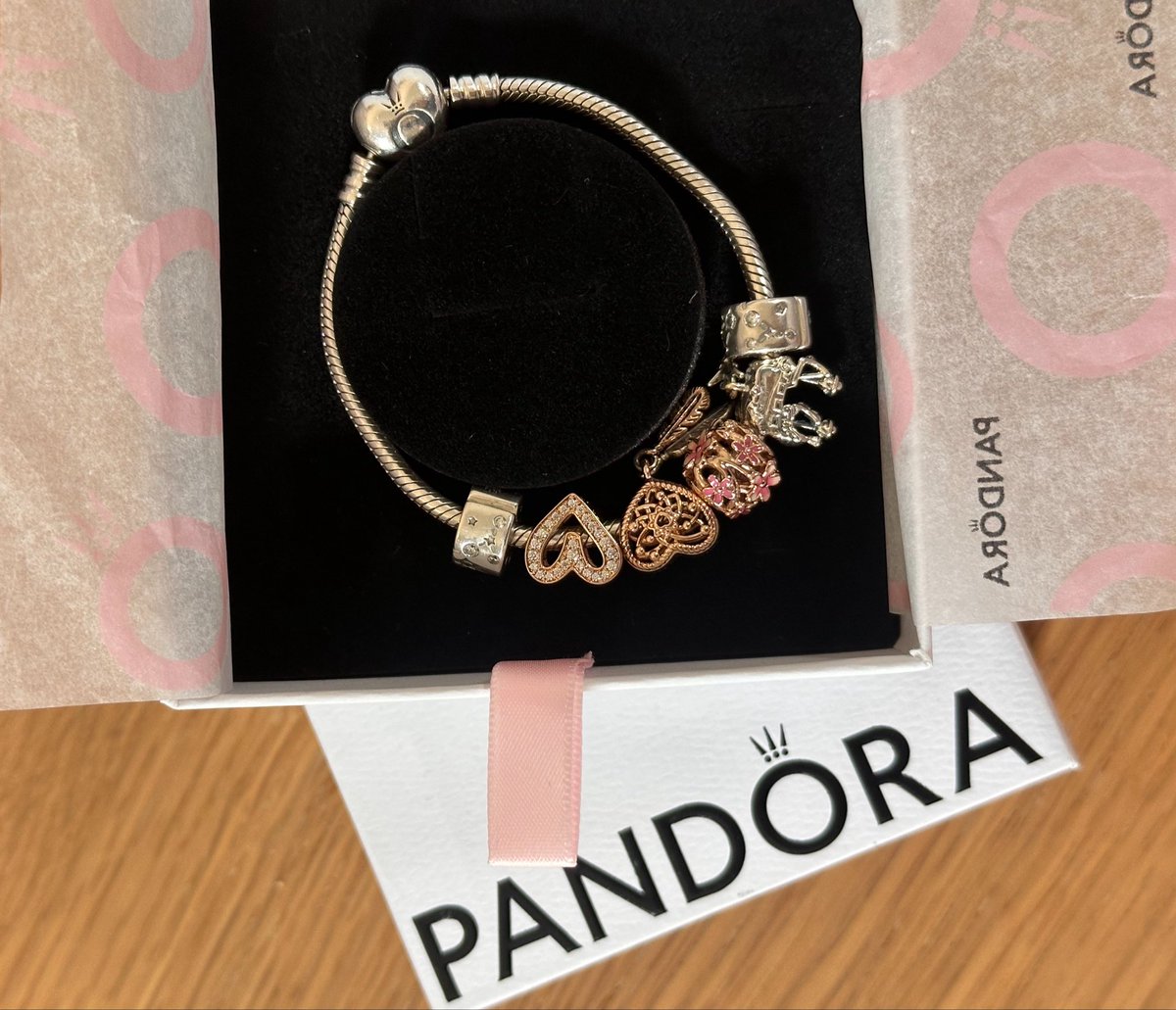 qx_pear's tweet photo. ส่งต่อ #pandora ทั้งหมดนี่ (สร้อย+กำไล+ชาร์ม)
- s.17เส้นนิ่ม
- มีอปกครบ (ถุง/ใบเสร็จ/กล่อง)
- มีรอยดำตามการใช้งาน สามารถนำไปล้างที่ช็อปได้
- 6500 ❗️❗️❗️ รวมส่ง
#ส่งต่อpandora #ส่งต่อแพนโดร่า #มือสอง
#ส่งต่อกำไรแพนโดร่า #โล๊ะของ #โล๊ะตู้ https://t.co/ccp1oMmSok